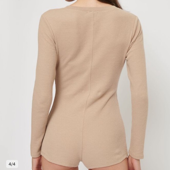 [L] NWT - DYNAMITE Veneto waffle romper - Picture 4 of 12